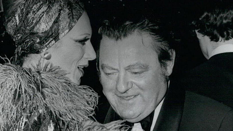 Man trifft sich – im Fasching: Margot Werner und Franz Josef Strauß 1974 im Deutschen Theater. Man trifft sich – im Fasching: Margot Werner und Franz Josef Strauß 1974 im Deutschen Theater.