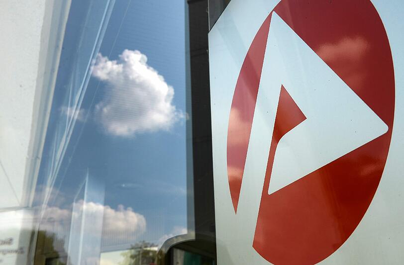 Die BA führt die steigende Nachfrage nach Arbeitskräften auf die stabile wirtschaftliche Lage in Deutschland zurück. Foto: Jens Kalaene/Archiv