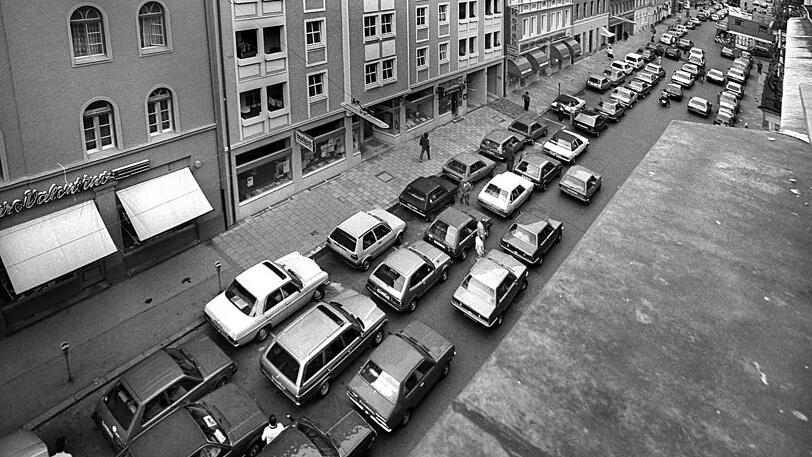 Nach dem Sturm: Ansturm auf die Schadensstelle der Kfz-Versicherung.