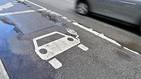 So sieht ein Parkplatz für E-Autos aus. 2025 will das Mobilitätsreferat die Ladesäulen in der Stadt ausbauen.