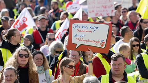 Am Equal Pay Day kam es außerdem zu Warnstreiks in Berufsgruppen, denen besonders viele Frauen arbeiten.