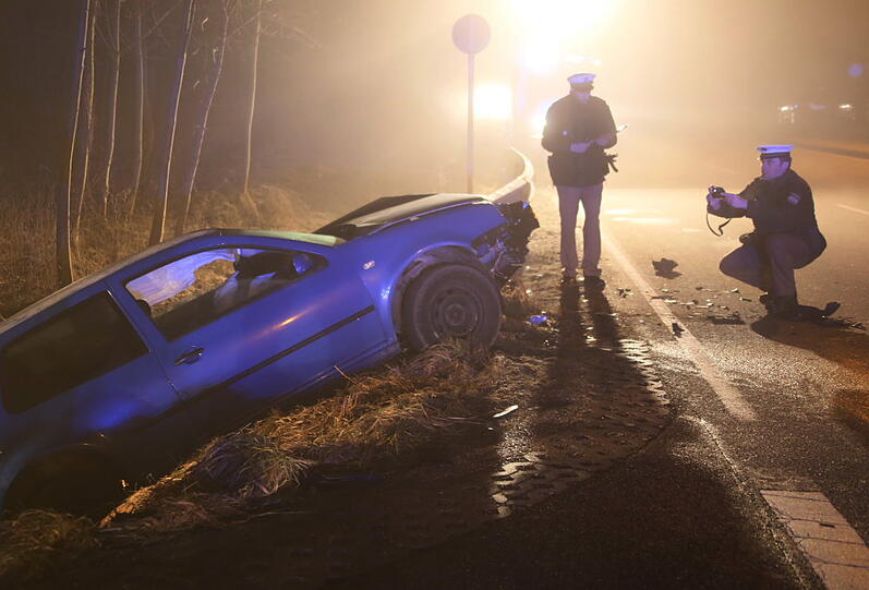 Beim Verkehrsunfall auf der B20 bei Oberndorf Gemd gab es einen Toten und 3 Mittel - bis Schwerverletzte.