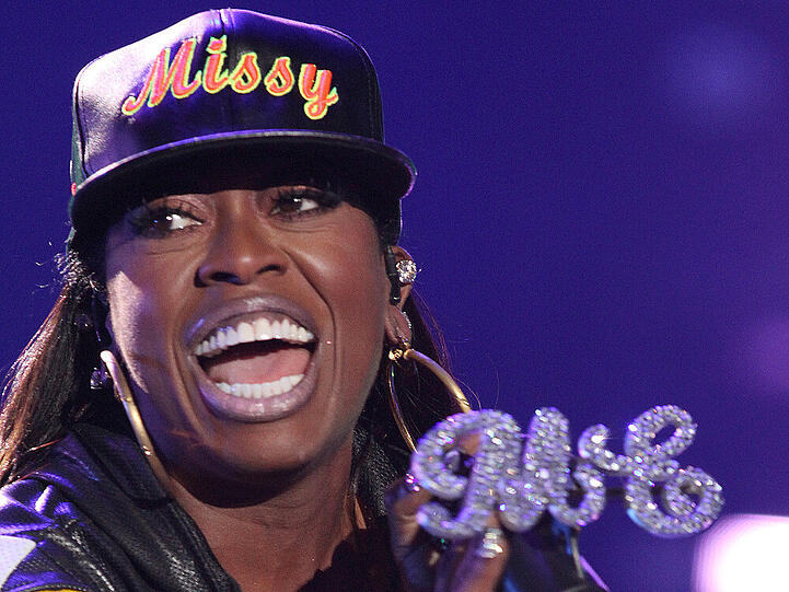 Hat Missy Elliott gegen Vertragsvereinbarungen verstoßen?