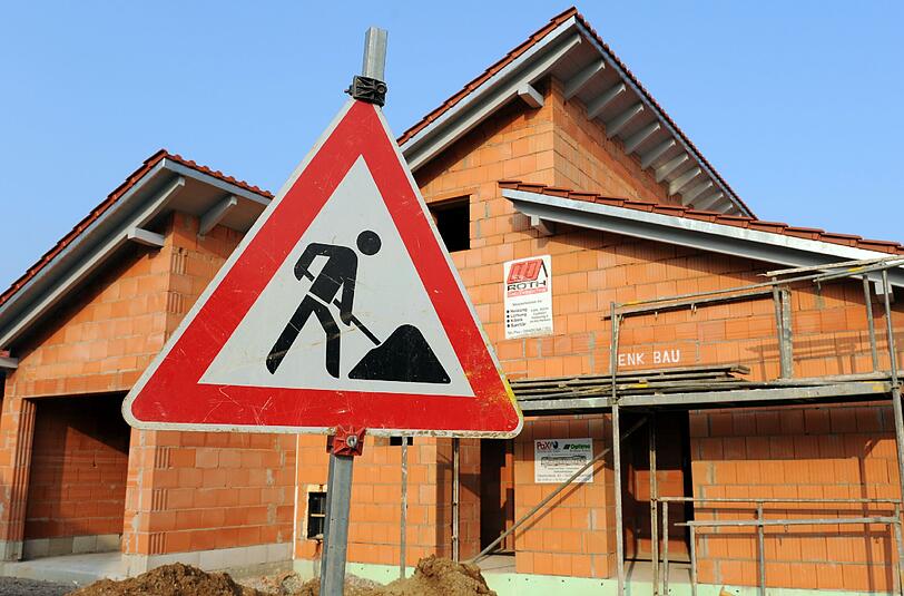 Auf einer Baustelle stürzte der Programmierer und verletzte sich schwer. (Archivbild)