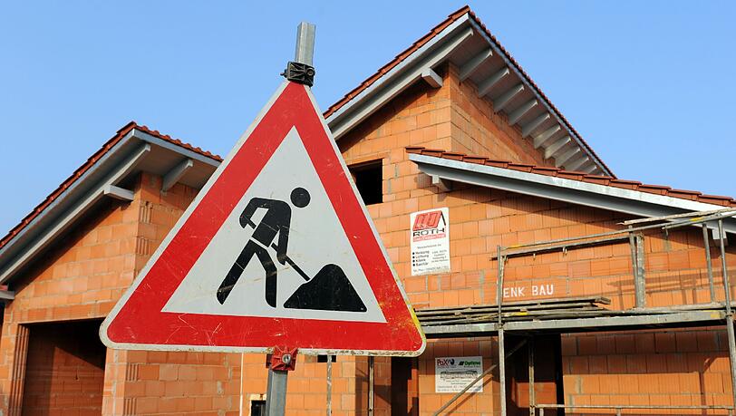 Auf einer Baustelle stürzte der Programmierer und verletzte sich schwer. (Archivbild) Auf einer Baustelle stürzte der Programmierer und verletzte sich schwer. (Archivbild)