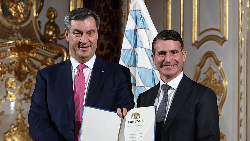 Bayerns Europaminister Eric Beißwenger (CSU, re., hier mit Ministerpräsident Markus Söder) setzt sich für eine Abschaffung der Zeitumstellung ein. Bayerns Europaminister Eric Beißwenger (CSU, re., hier mit Ministerpräsident Markus Söder) setzt sich für eine Abschaffung der Zeitumstellung ein.