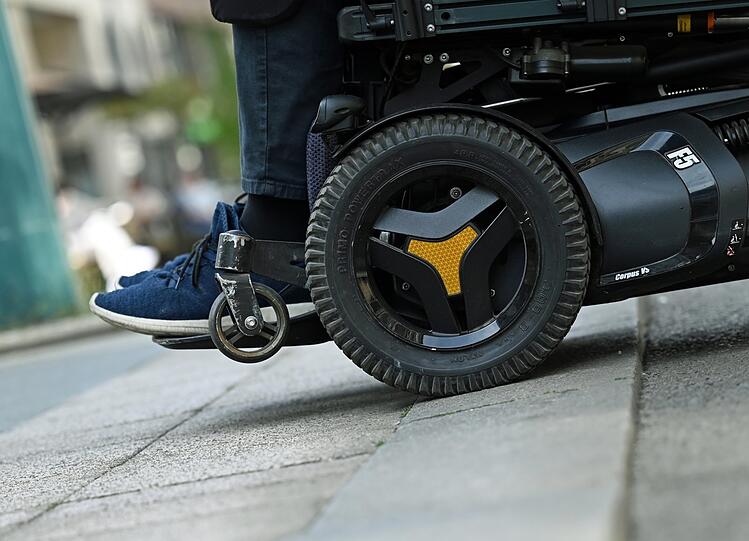 Insbesondere E-Rollstuhlfahrer haben Probleme.
