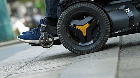 Insbesondere E-Rollstuhlfahrer haben Probleme.