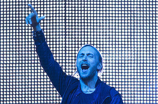 Es war für viele das Highlight des Event-Wochenendes in München. Star-DJ David Guetta legte am Königsplatz auf. Die Bilder vom München-Auftritt.