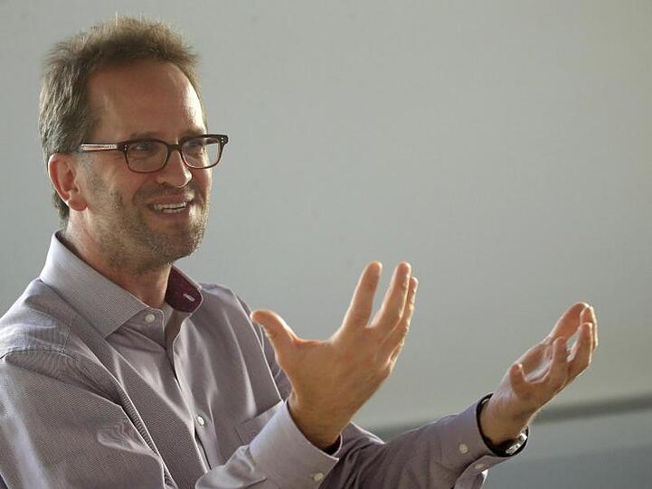 Klaus Müller, Chef der Verbraucherzentrale Bundesverband (VZBV), während eines dpa-Interviews.