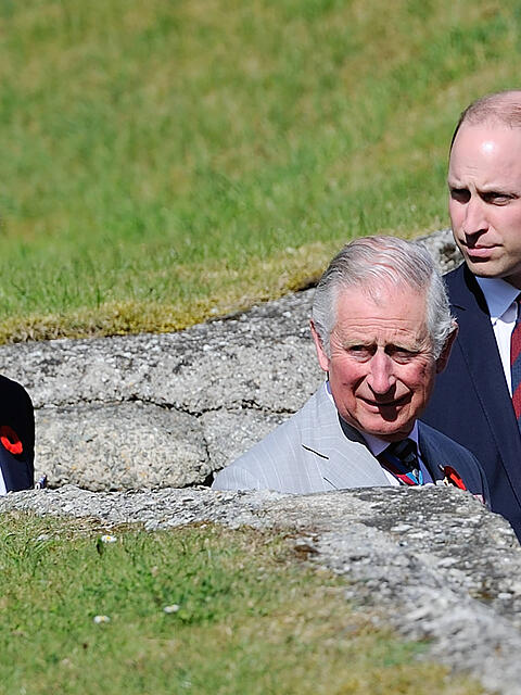 Prinz William (re.) bereitet sich auf seine Zukunft als K&ouml;nig vor. Wie er wohl &uuml;ber Harrys (li.) Rolle in der Monarchie denkt?