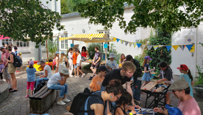 Gemeinsam den Sommer feiern. Gemeinsam den Sommer feiern.