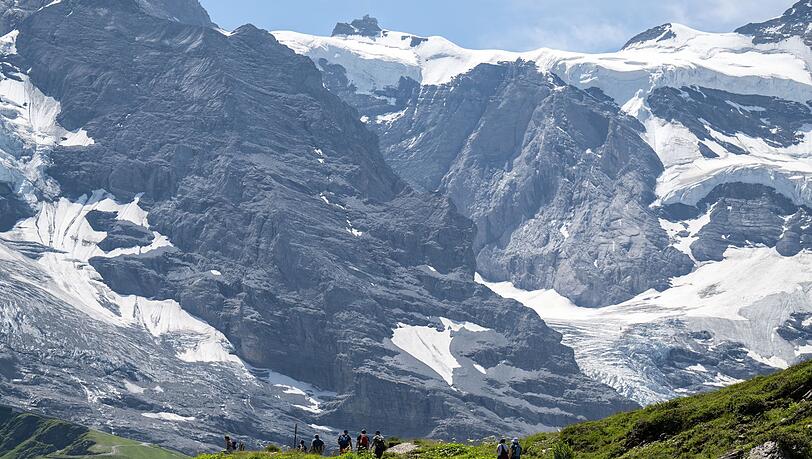 "Ein Problem ist vor allem, dass die Hitzewellen so lange angehalten haben", sagt Severin Karrer, Fachleiter für Ausbildung, Bergsport und Sicherheit im Sommer beim Schweizer Alpen-Club (SAC). "Ein Problem ist vor allem, dass die Hitzewellen so lange angehalten haben", sagt Severin Karrer, Fachleiter für Ausbildung, Bergsport und Sicherheit im Sommer beim Schweizer Alpen-Club (SAC).