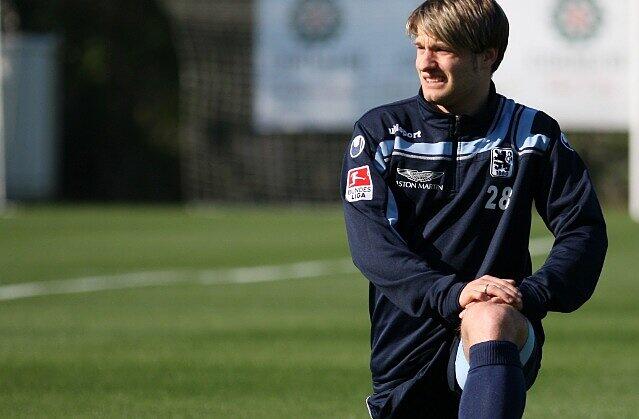 DANIEL HALFAR OHNE NOTE Der Dribbler kam eine Viertelstunde vor Schluss. Jede Minute für ihn ist ein Mutmacher für Sechzig &ndash; doch ernst wird&rsquo;s für den lange verletzten Halfar erst ab Juli wieder.