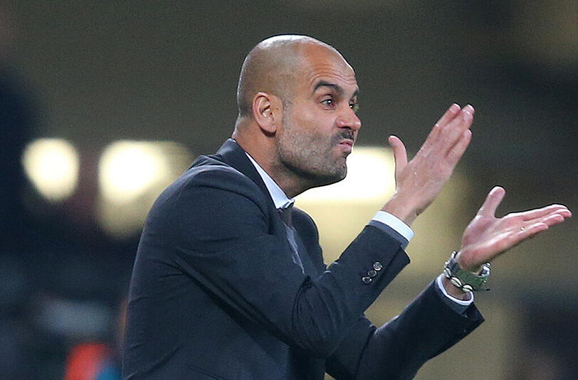 Applaudiert Bayern-Trainer Pep Guardiola im Poklafight bei Bayer Leverkusen dem Ärzte-Team um Müller-Wohlfahrt, weil sich auch Medhi Benatia verletzte?