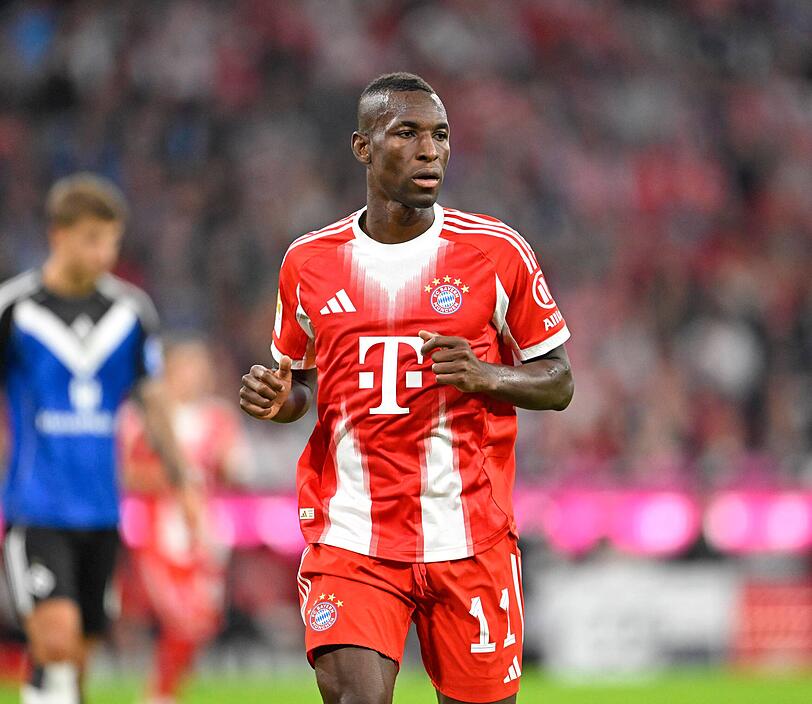 Groß, wuchtig, stämmig. Ein Brechertyp, der den Ball gerne mit der Sohle streichelt: FC-Bayern-Neuzugang Nicolas Jackson.