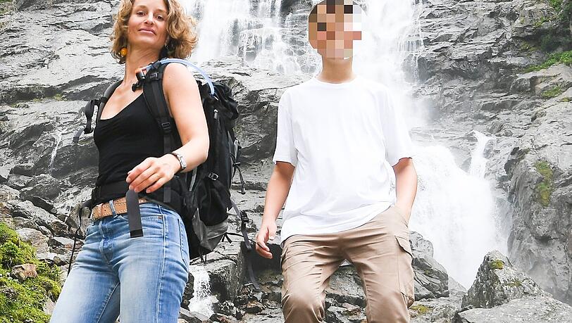 Lara Joy K&ouml;rner mit ihrem Sohn Remo bei einer Wanderung im Stubaital im Sommer 2020.