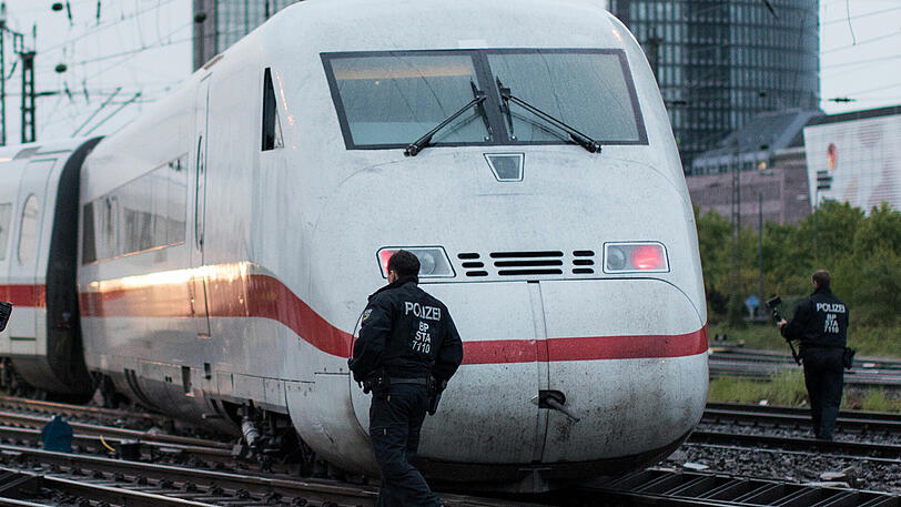Am Dortmunder Hauptbahnhof ist ein ICE aus noch ungeklärter Ursache entgleist. Die Bilder vom Unglück.