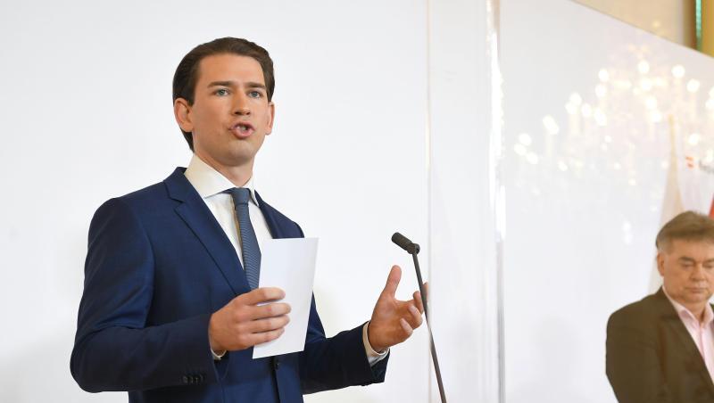 Sebastian Kurz (ÖVP, l), Bundeskanzler von Österreich und Werner Kogler (Grüne), Vizekanzler von Österreich, nehmen an einer Pressekonferenz zum Thema "Aktuelles zum Coronavirus" im Bundeskanzleramt teil. Foto: Roland Schlager/APA/dpa Sebastian Kurz (ÖVP, l), Bundeskanzler von Österreich und Werner Kogler (Grüne), Vizekanzler von Österreich, nehmen an einer Pressekonferenz zum Thema "Aktuelles zum Coronavirus" im Bundeskanzleramt teil. Foto: Roland Schlager/APA/dpa