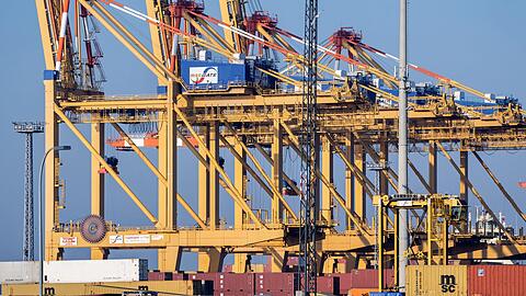 Steigende &Ouml;lpreise w&uuml;rden Warentransporte verteuern - ein Risiko besonders f&uuml;r die Exportnation Deutschland