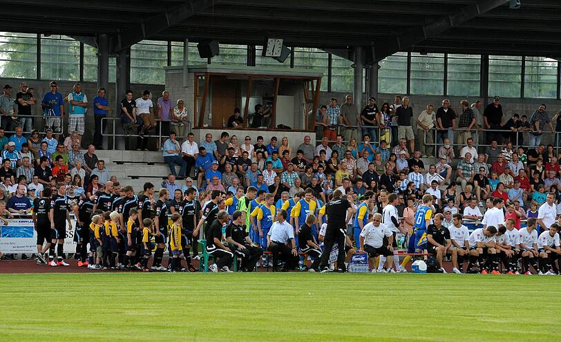 Die Löwen haben am Dienstagabend das erste Testspiel der Saison mit 13:0 beim Kreisligisten FC Leutkirch gewonnen. Die Bilder des Spiels.