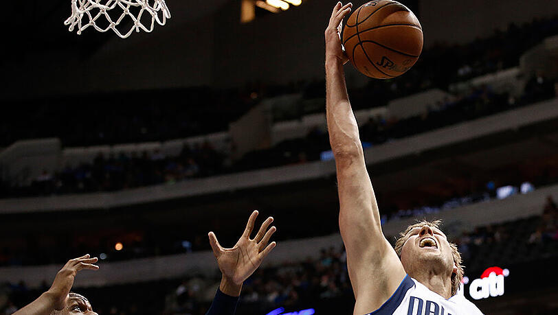Mit Anführer Dirk Nowitzki gewannen die Dallas Mavericks ihr erstes Testspiel. Mit Anführer Dirk Nowitzki gewannen die Dallas Mavericks ihr erstes Testspiel.