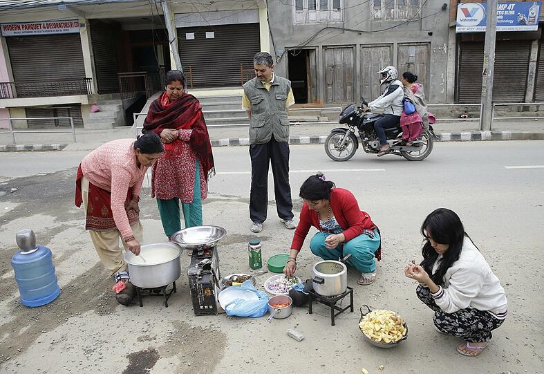 Ausnahmezustand in Kathmandu: Nach dem schwersten Erdbeben seit über 80 Jahren wurde in Nepal der Notstand ausgerufen. Die erschütternden Bilder.