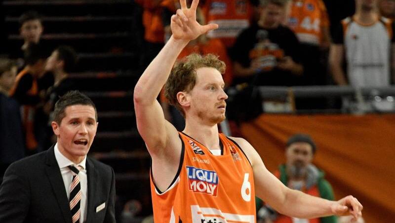 Ulms Aufbauspieler Per Günther würde auf Alba Berlin als neuen deutschen Meister wetten. Ulms Aufbauspieler Per Günther würde auf Alba Berlin als neuen deutschen Meister wetten.