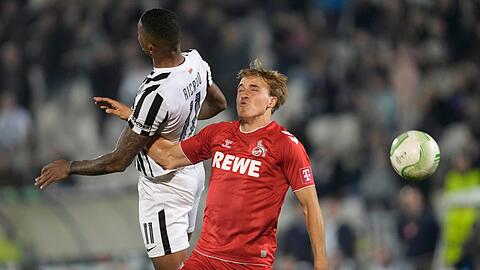 Ricardo Gomes (l) steuerte ein Tor zum Sieg von Partizan Belgrad gegen Timo Hübers und den 1. FC Köln bei.