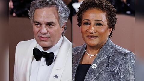 Mark Ruffalo und Wanda Sykes mit sichtbaren "Be Good"-Ansteckern bei den 83. Golden Globe Awards.