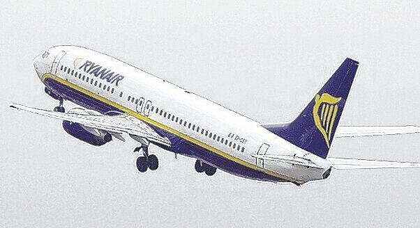 Billigflieger boomen. Aber die Kun den müssen auf verborgene Tarfiffallen achten.