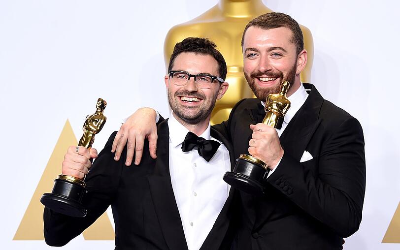 Komponiert haben den "Spectre"-Song "Writing's on the Wall"Jimmy Napes und Sam Smith (rechts). Smith hat die Ballade auch gesungen. Komponiert haben den "Spectre"-Song "Writing's on the Wall"Jimmy Napes und Sam Smith (rechts). Smith hat die Ballade auch gesungen.