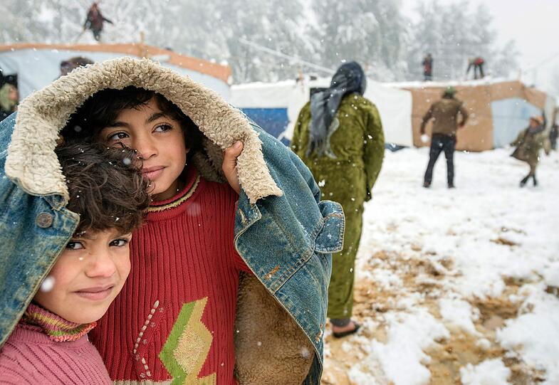 Lächeln, auch wenn ihre Lage verzweifelt ist: Syrische Kinder, die mit ihren Familien vor dem Bürgerkrieg im Land geflohen sind.