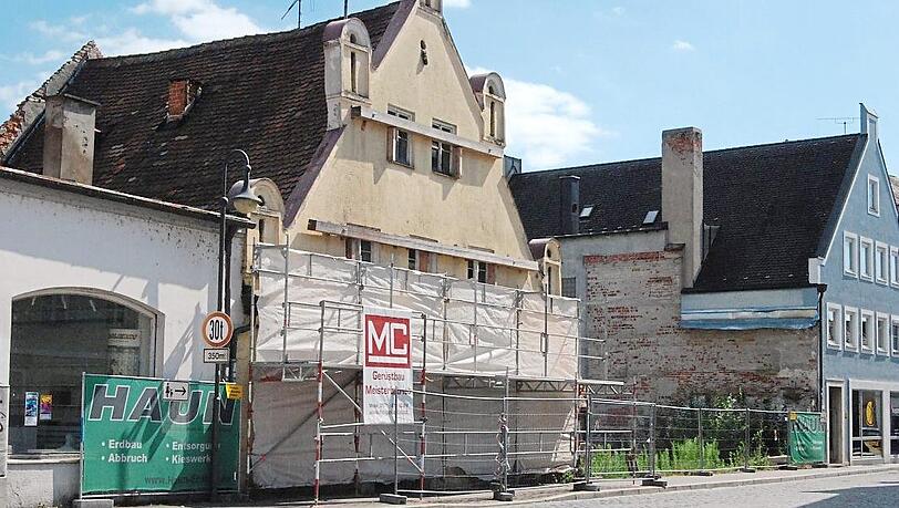 Das Haus Wagnergasse 2 steht noch, sackt aber weiter ab. Das Haus Wagnergasse 2 steht noch, sackt aber weiter ab.