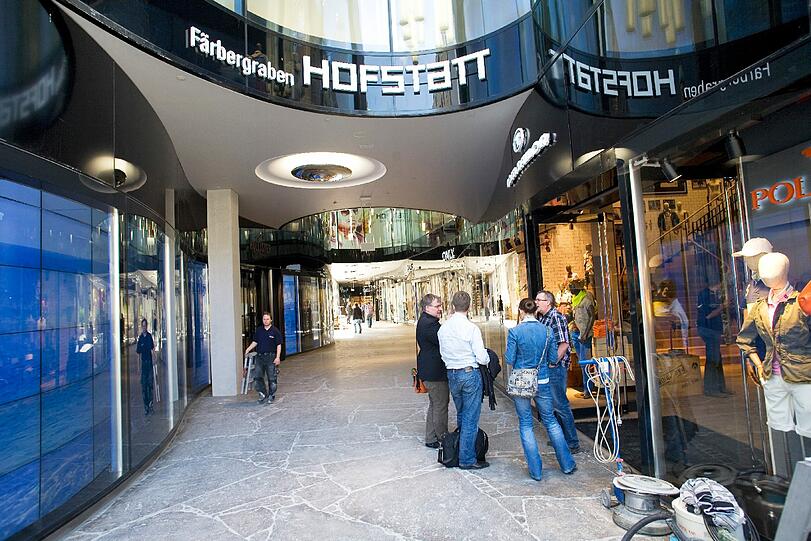 Glänzende Oberflächen, geschwungene Formen &ndash; die Hofstatt ist eine Verbindung von denkmalgeschütztem Altbau ...