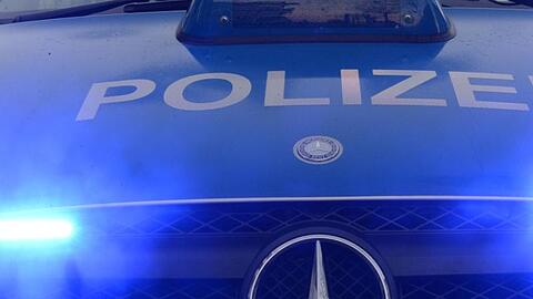 Polizeiwagen mit Blaulicht. Foto: Patrick Seeger/dpa/Symbolbild