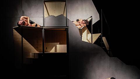 "Der Bau" nach Kafka im Volkstheater.