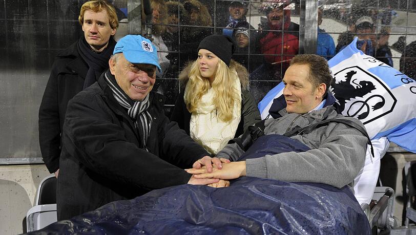Karsten Wettberg besucht den schwer erkrankten Ex-St&uuml;rmer Olaf Bodden im Stadion &ndash; ein Bild f&uuml;r seine gelebte N&auml;chstenliebe und unerm&uuml;dliche Unterst&uuml;tzung.