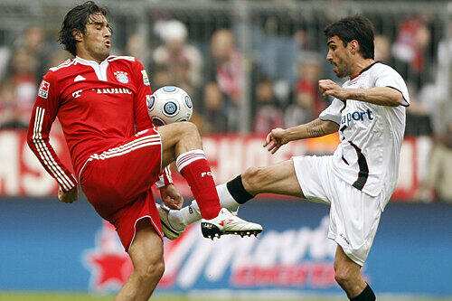 Luca Toni im Einsatz.
