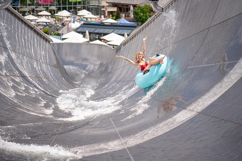 Nadine - die frischgebackene Wildcard-Gewinnerin der Therme Erding durfte als eine der Ersten die neue Mega-Rutsche testen. Fazit: Adrenalin pur!