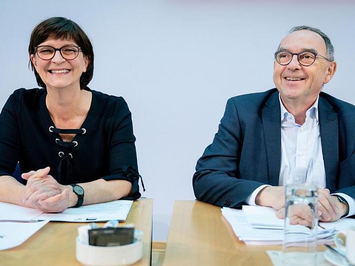 Saskia Esken und Norbert Walter-Borjans während der Sitzung des SPD-Vorstands im Willy-Brandt-Haus.