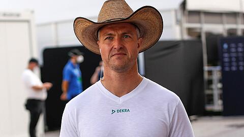 Ralf Schumacher muss sich in Südafrika mit wütenden Nachbarn rumschlagen, die sein Bauvorhaben verhindern wollen.