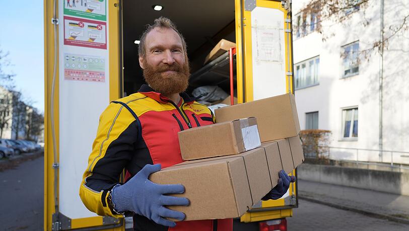 Paketbote Steve Josch w&uuml;nscht sich mehr Wertsch&auml;tzung und Entgegenkommen von den Kunden.