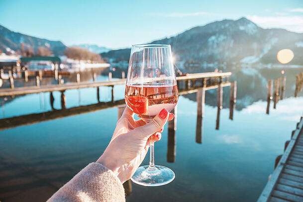 Cheers! Am Tegernsee trinkt und feiert man gerne. Doch das gef&auml;llt nicht allen.