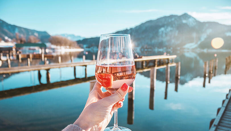 Cheers! Am Tegernsee trinkt und feiert man gerne. Doch das gef&auml;llt nicht allen.