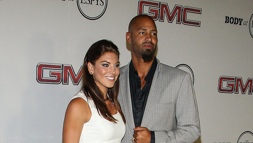 Hope Solo und Jerramy Stevens auf einer Gala im Juli 2013 Hope Solo und Jerramy Stevens auf einer Gala im Juli 2013