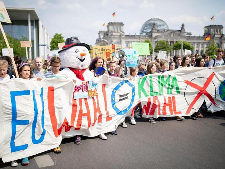 "Fridays for Future"-Demonstration in Berlin. Mit der Europawahl ist der Druck auf die Bundesregierung, in Sachen Klimaschutz konkrete Maßnahmen zu beschließen, weiter gestiegen.