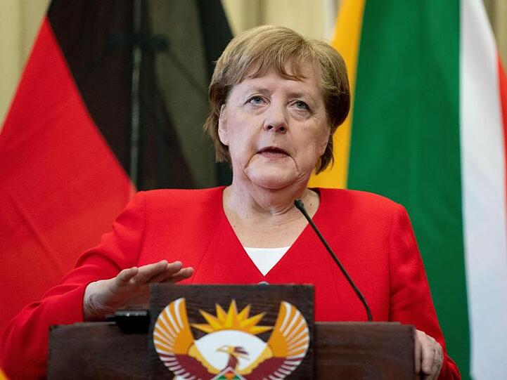 Von der deutschen Innenpolitik eingeholt: Bundeskanzlerin Angela Merkel in Südafrika.