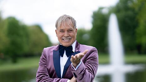 Nach f&uuml;nf Jahren Pause kehrt Frank "Froonck" Matth&eacute;e mit "Duell der Hochzeitsprofis" ins Fernsehen zur&uuml;ck.