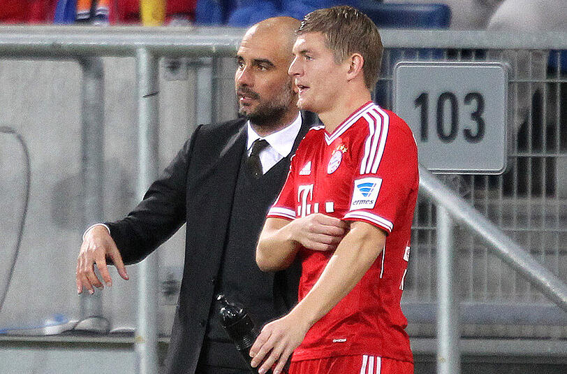 Saison 2013/2014: Pep Guardiola und Toni Kroos beim Spiel des FC Bayern in Hoffenheim.